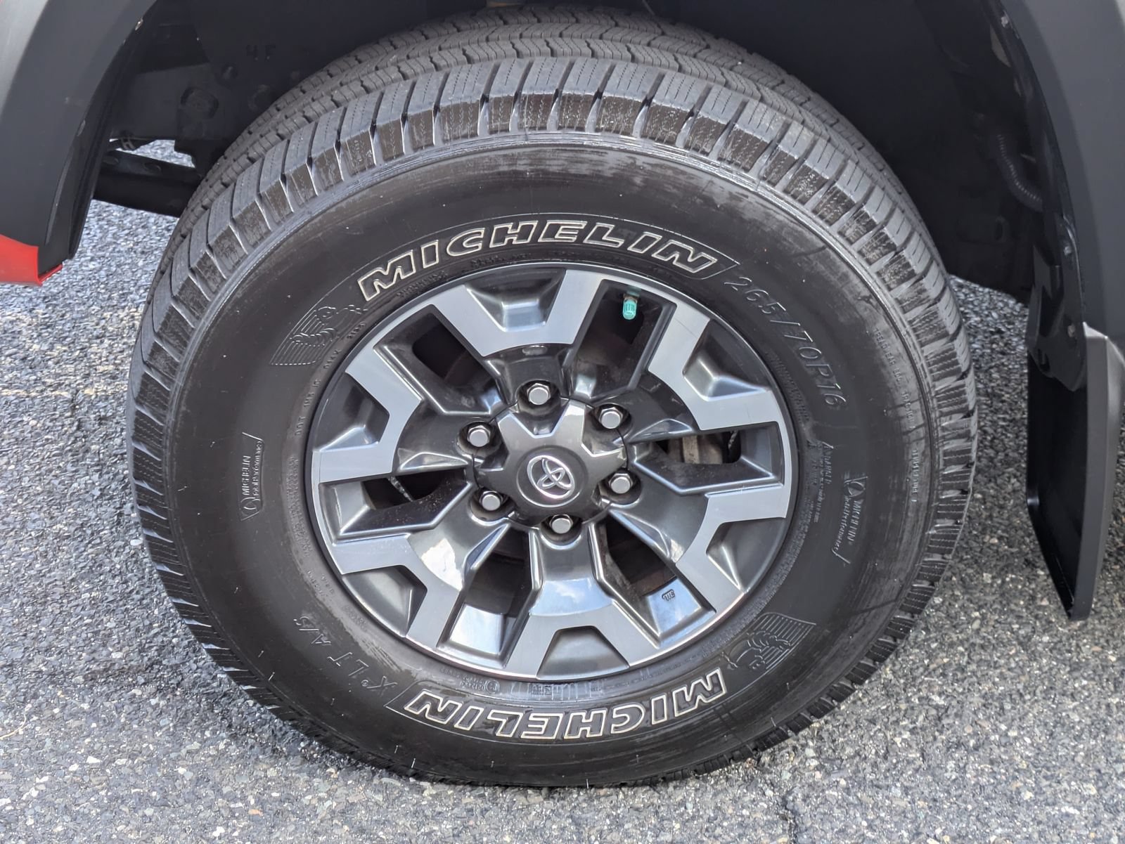 Used 2017 Toyota Tacoma TRD Off-Road w/ Tow Package (A/T) AWD/4WD image 28