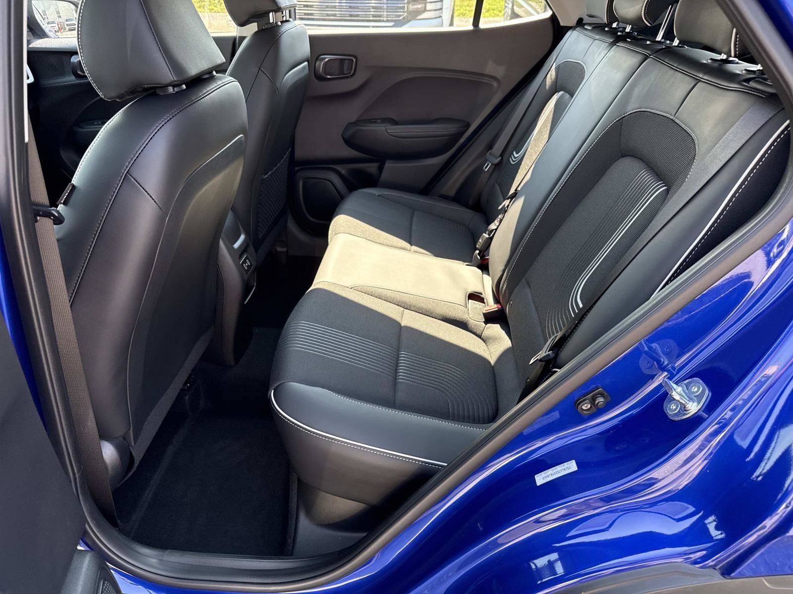 Certified 2025 Hyundai Venue Limited FWD image 23