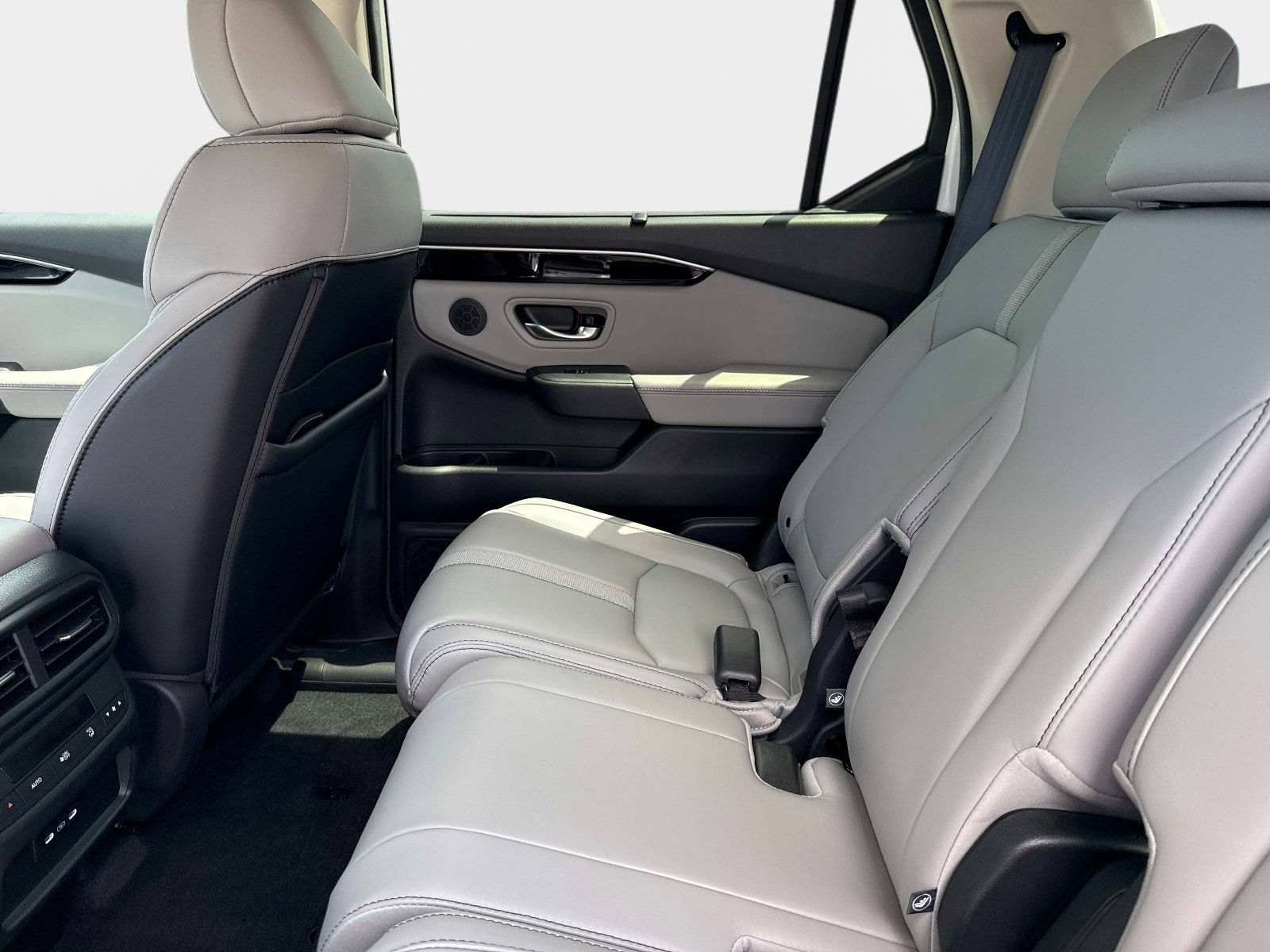 Used 2025 Honda Pilot EX-L image 13