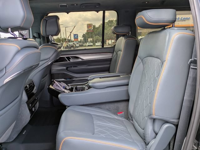 Used 2023 Jeep Grand Wagoneer Series III AWD/4WD image 14