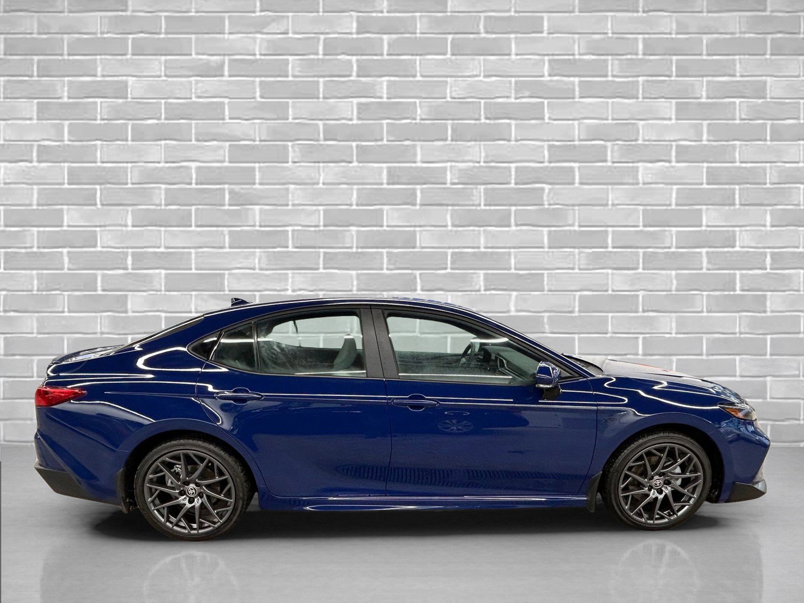 Used 2025 Toyota Camry SE image 6