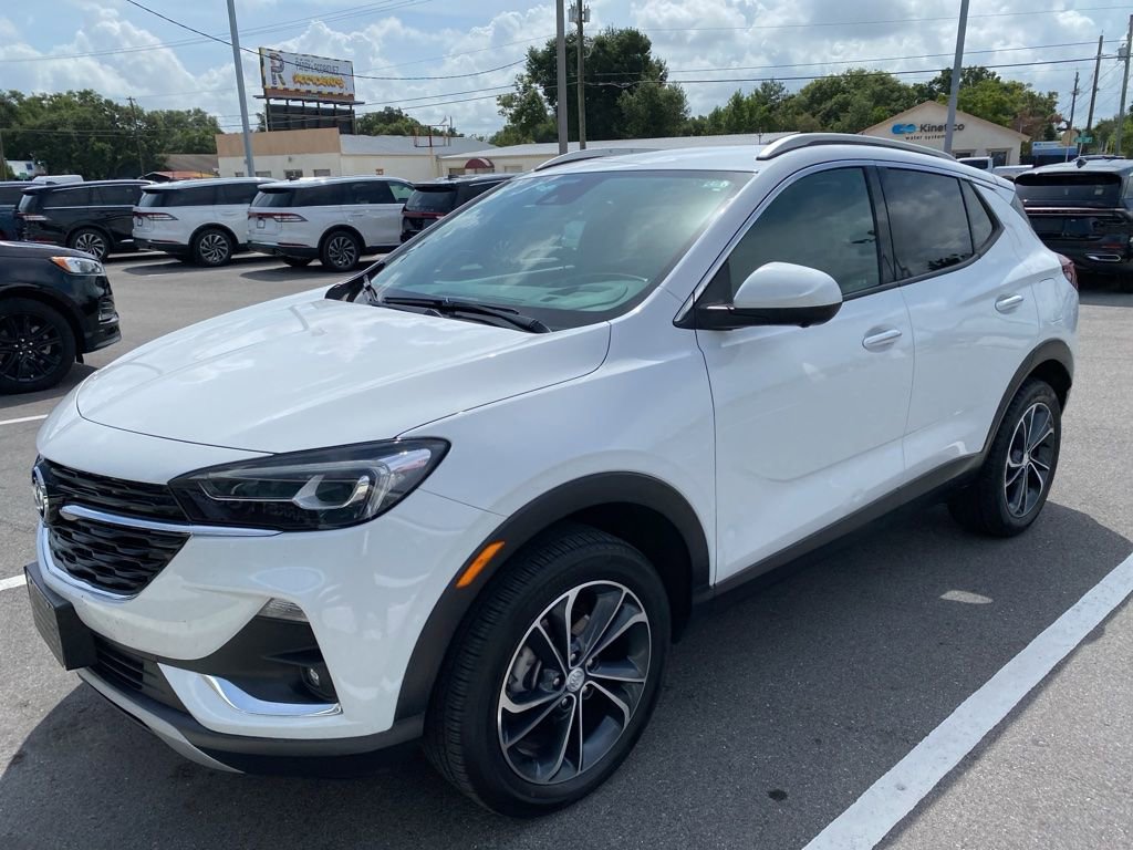 Used 2021 Buick Encore GX Essence w/ Advanced Technology Package AWD/4WD image 2