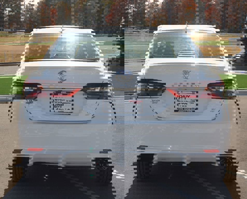 Used 2024 Toyota Camry SE image 3