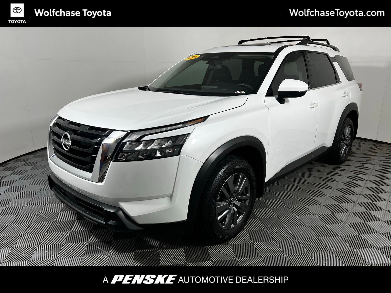 Used 2025 Nissan Pathfinder SV w/ SV Premium Package