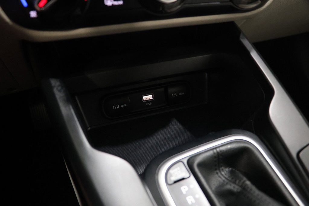 Used 2025 Kia Soul LX w/ LX Technology Package FWD image 31
