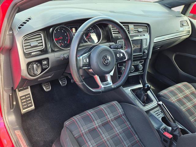 Used 2017 Volkswagen Golf 4-Door FWD image 7