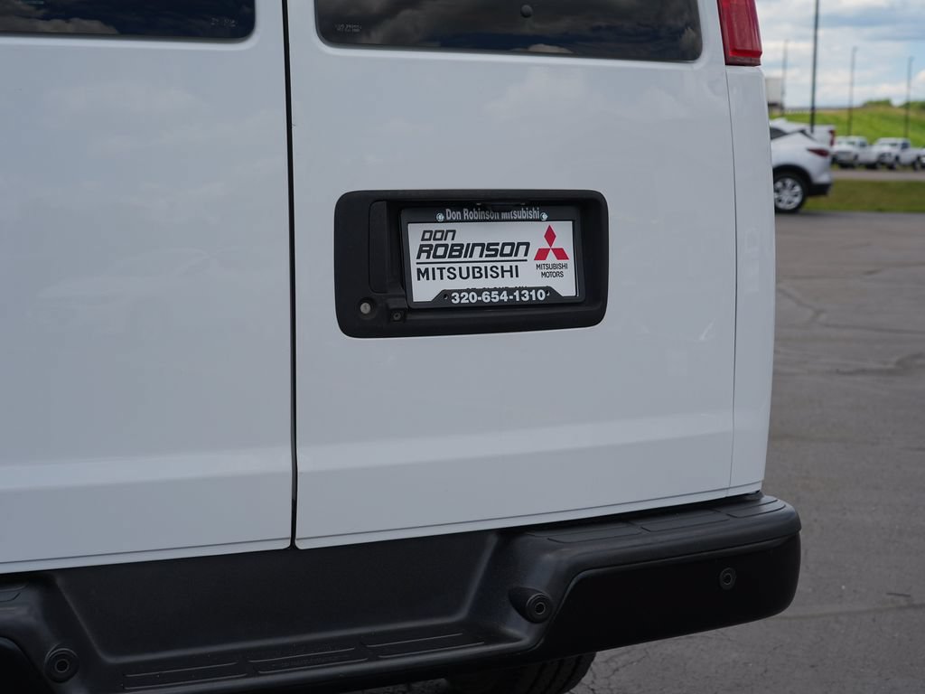 Used 2017 Chevrolet Express 2500 RWD image 10