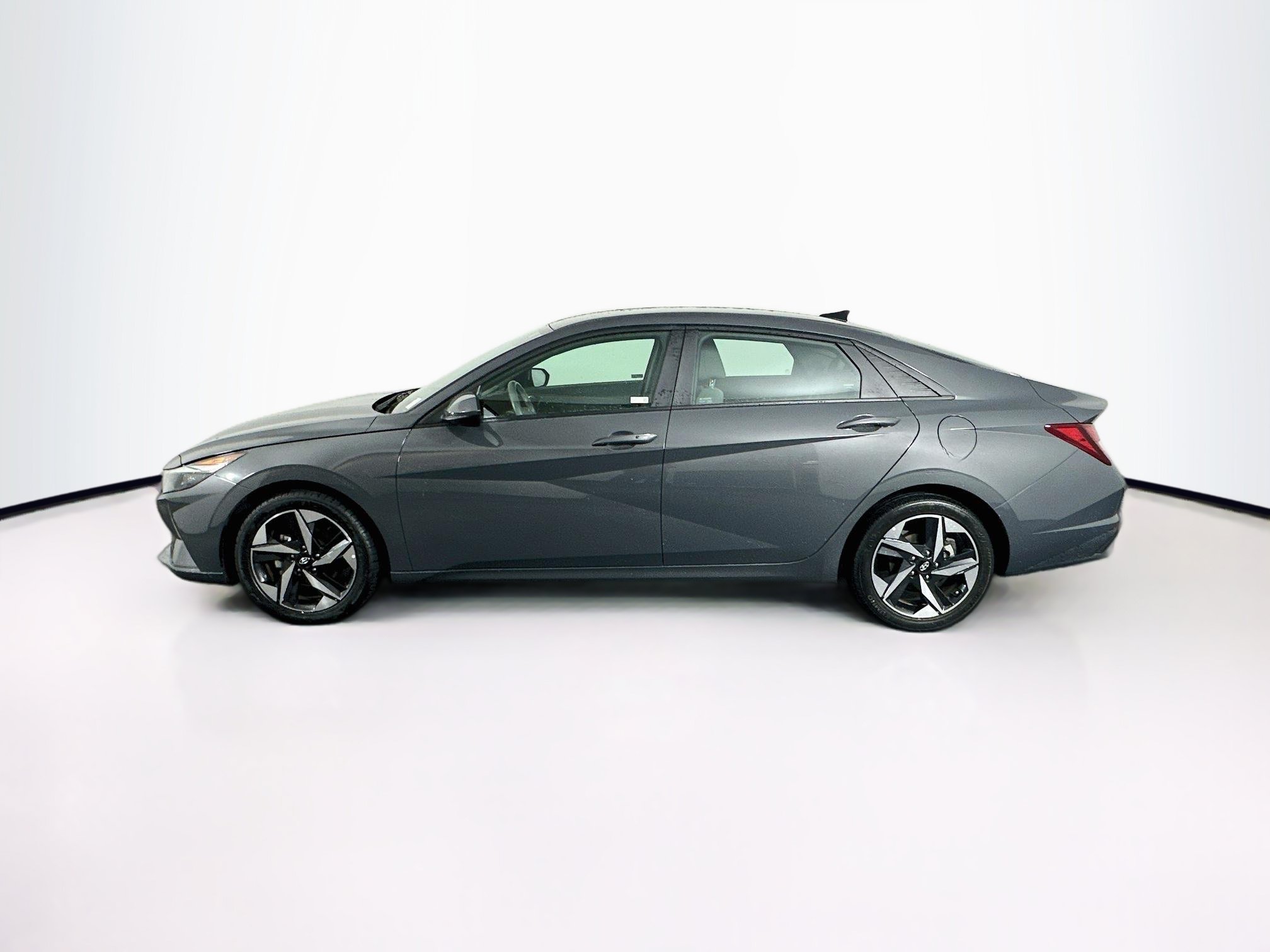 Used 2023 Hyundai Elantra SEL w/ Convenience Package FWD image 4