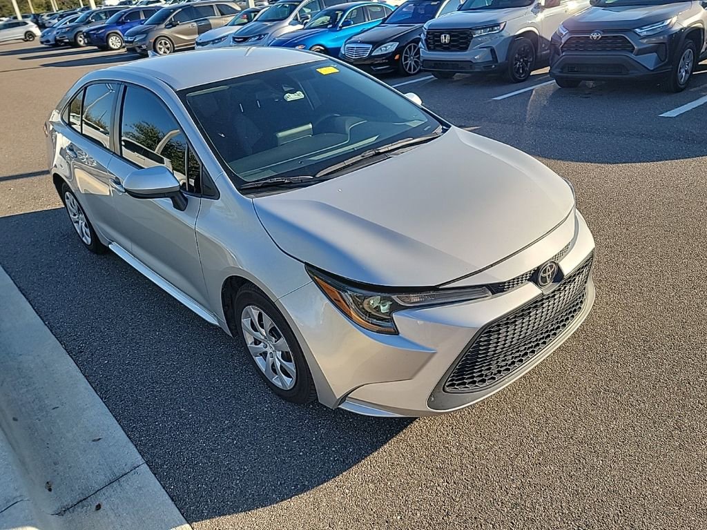 Used 2022 Toyota Corolla LE image 2