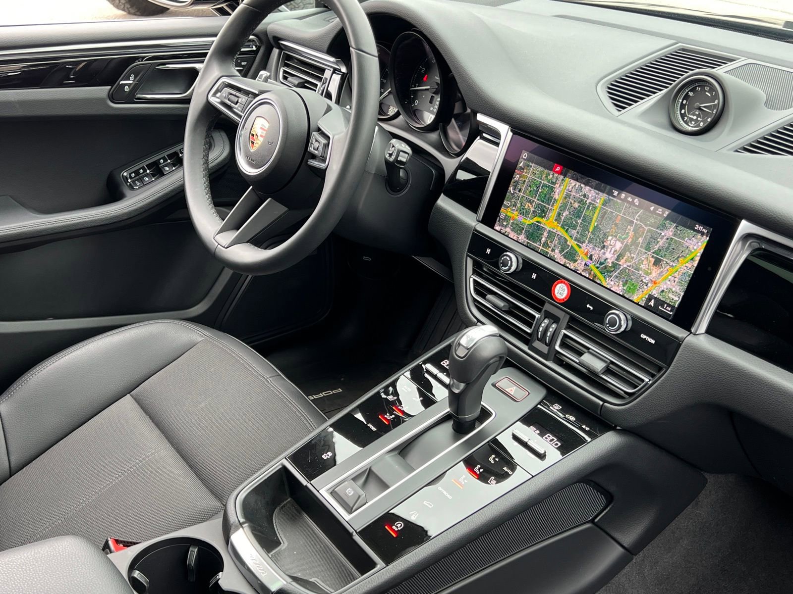 Certified 2025 Porsche Macan image 15