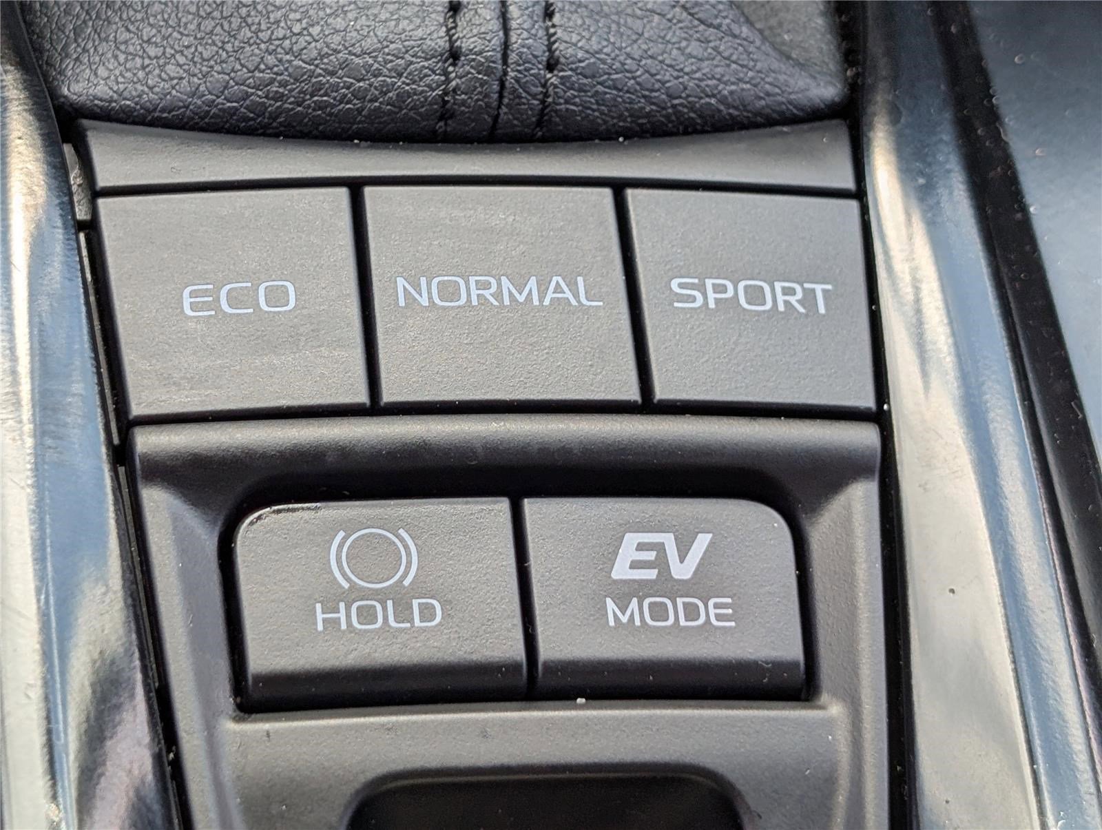 Used 2025 Toyota Camry SE image 23