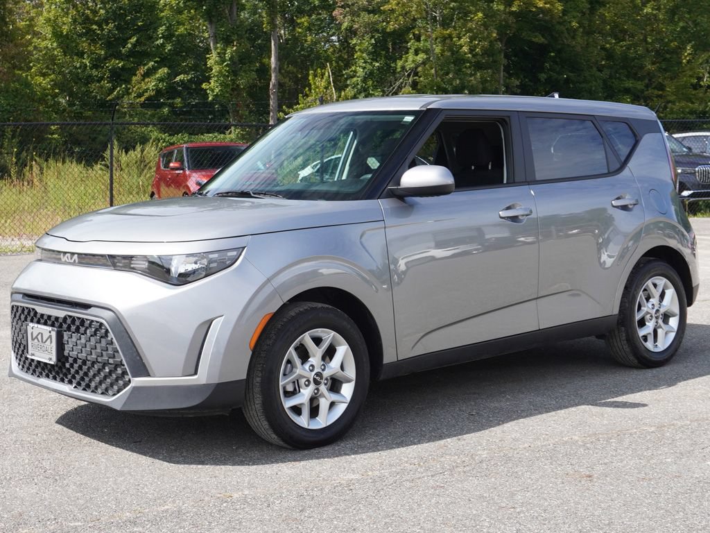 Used 2025 Kia Soul LX w/ LX Technology Package FWD image 7