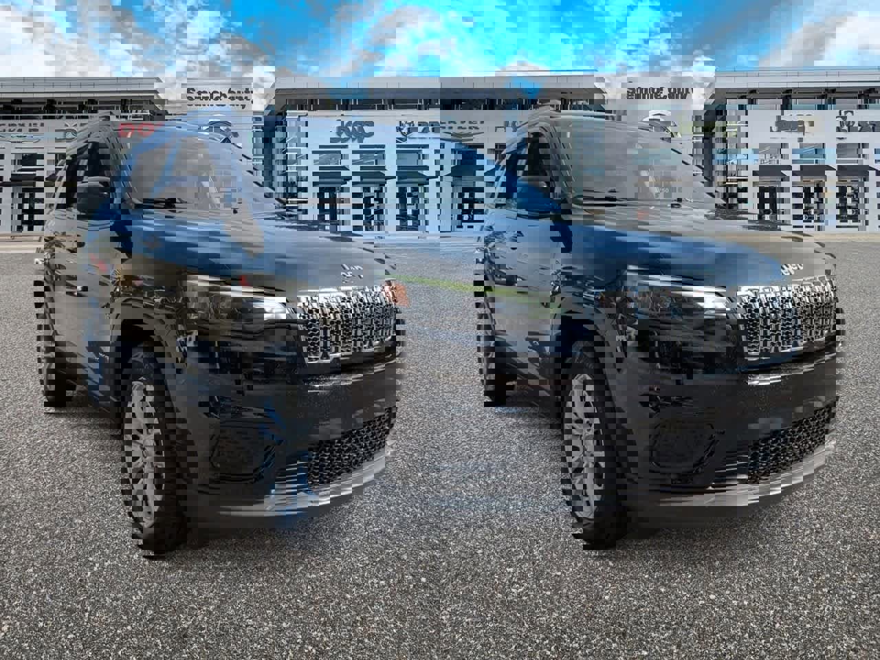 Used 2020 Jeep Cherokee Latitude image 2