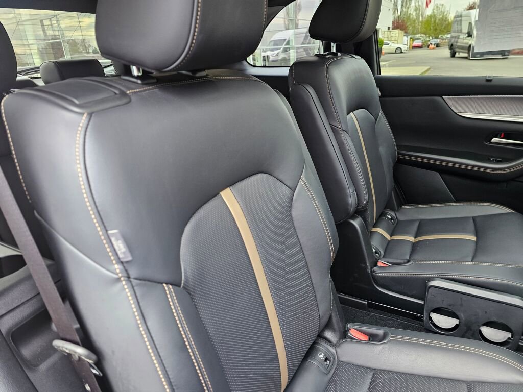 Used 2024 MAZDA CX-90 3.3 Turbo w/ Premium Plus Pkg image 16