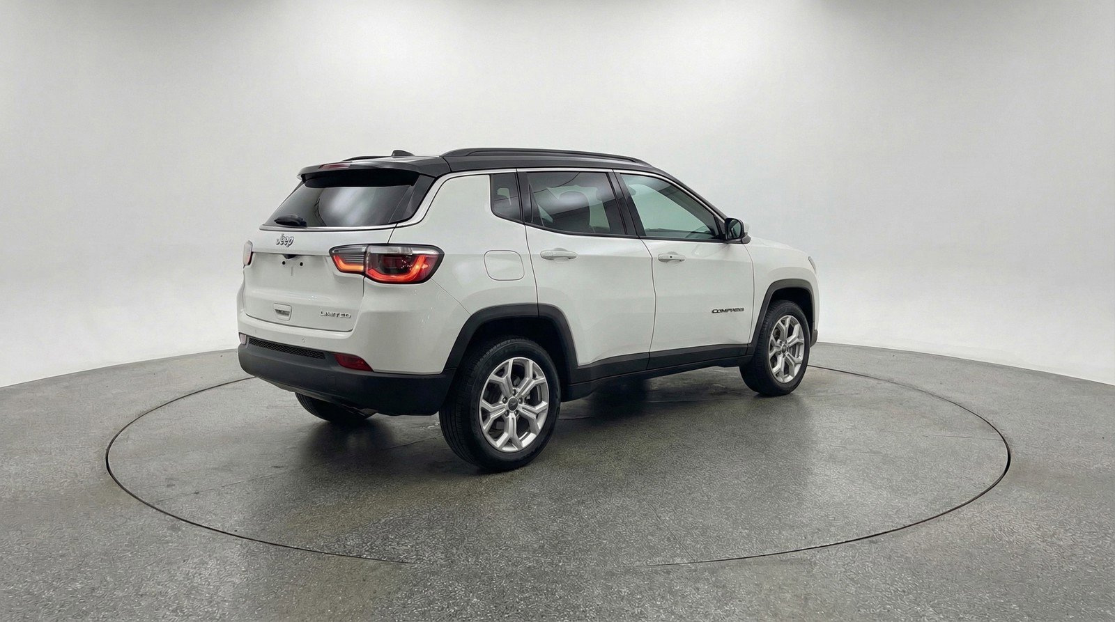 Used 2025 Jeep Compass Latitude AWD/4WD image 9
