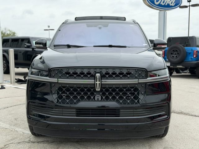 Used 2025 Lincoln Navigator Reserve w/ Jet Appearance Package AWD/4WD image 2