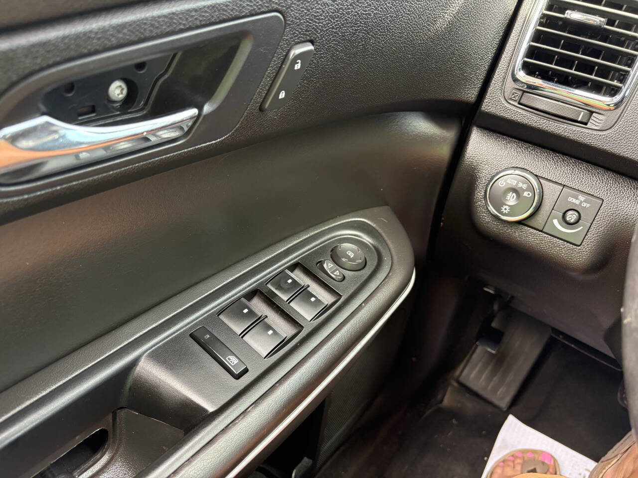 Used 2010 GMC Acadia SLE image 20