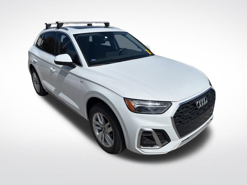Used 2023 Audi Q5 2.0T Premium w/ Convenience Package image 3