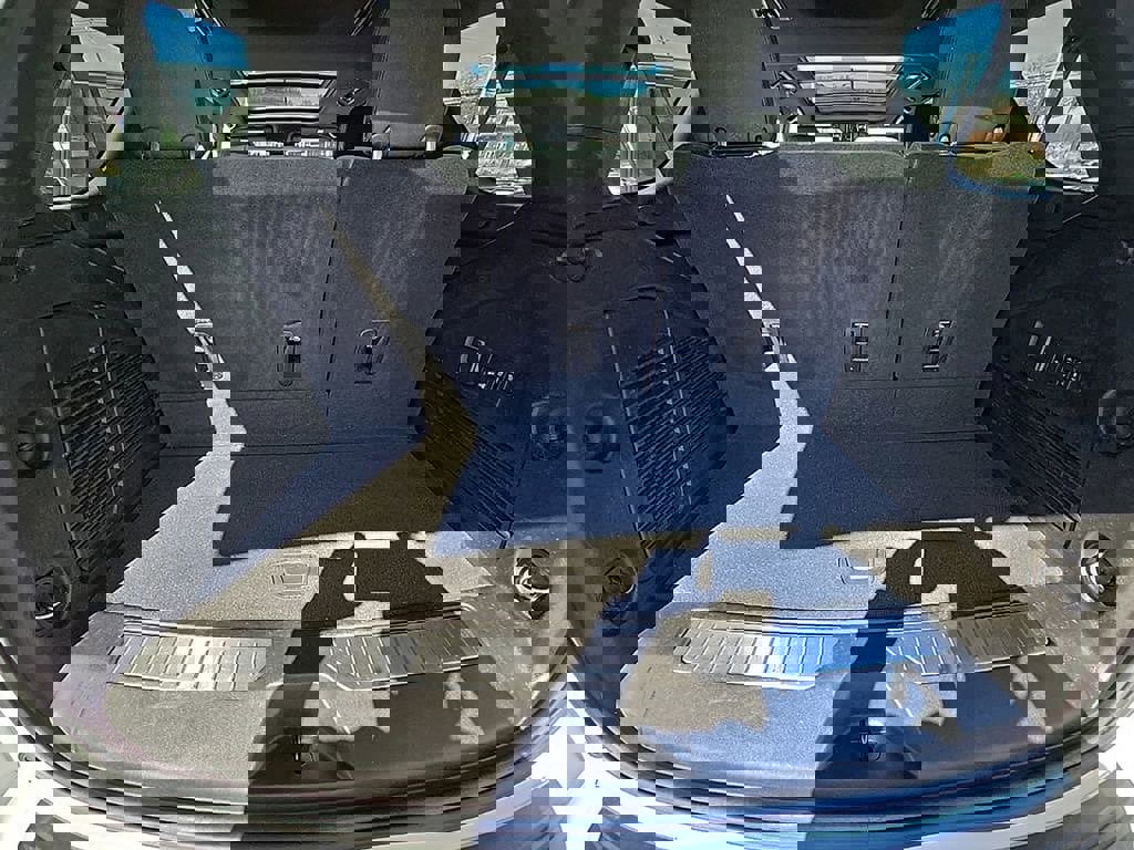 Used 2024 Chevrolet Tahoe Z71 w/ Luxury Package image 24