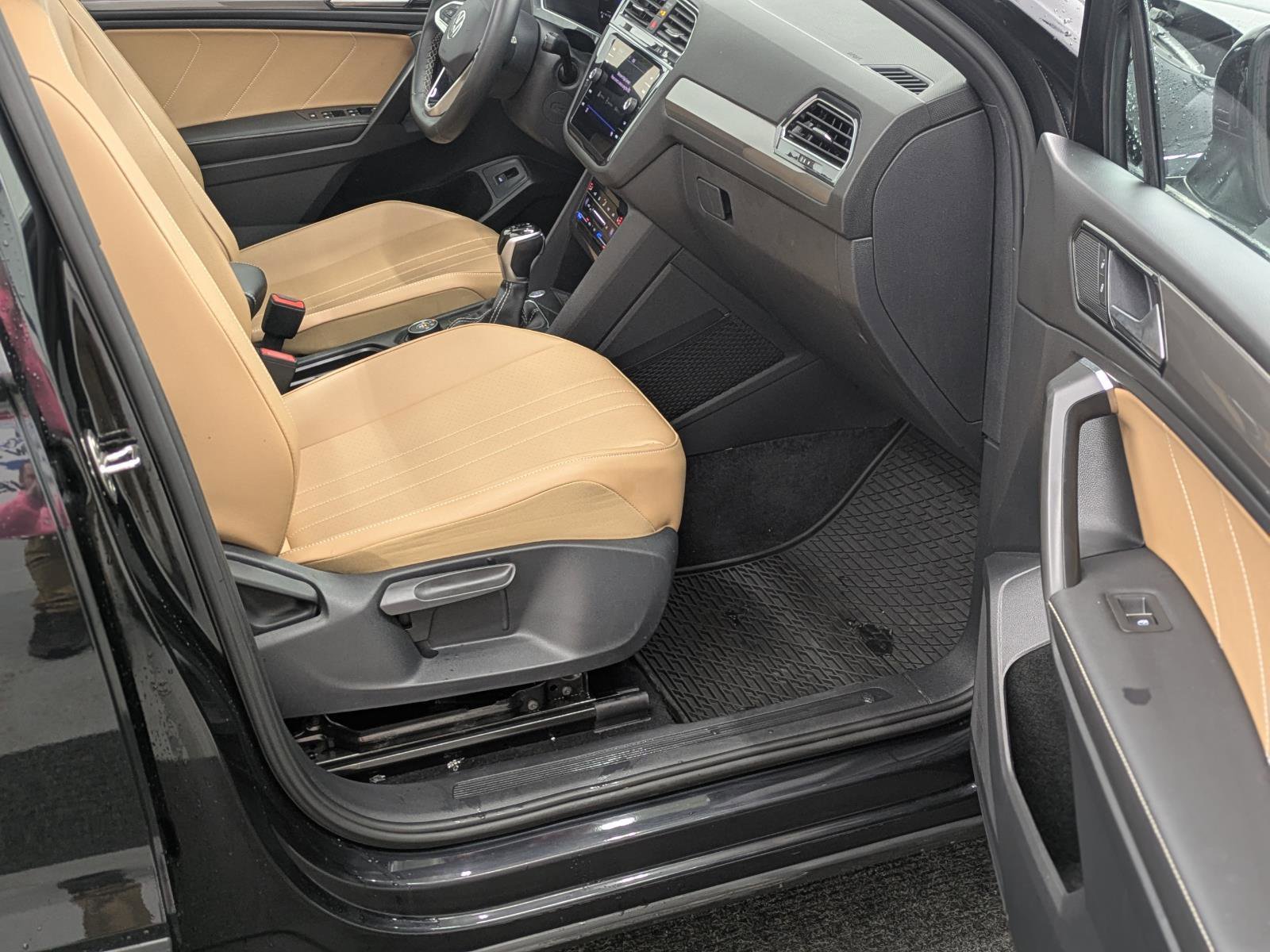 Used 2022 Volkswagen Tiguan SE image 21