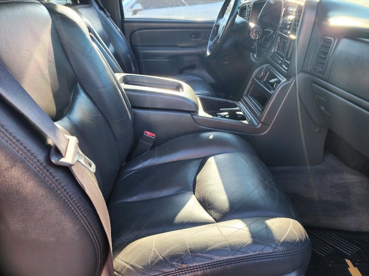 Used 2004 Chevrolet Avalanche Z71 w/ Sun And Sound Package image 28