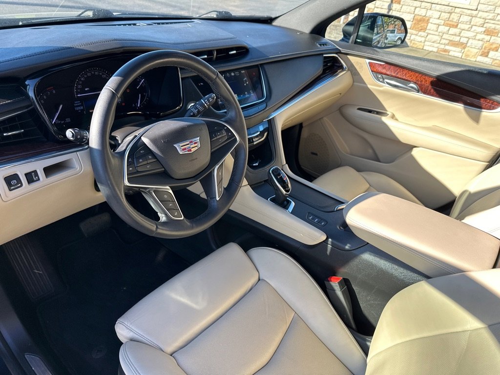 Used 2017 Cadillac XT5 Luxury w/ Driver Awareness Package image 11