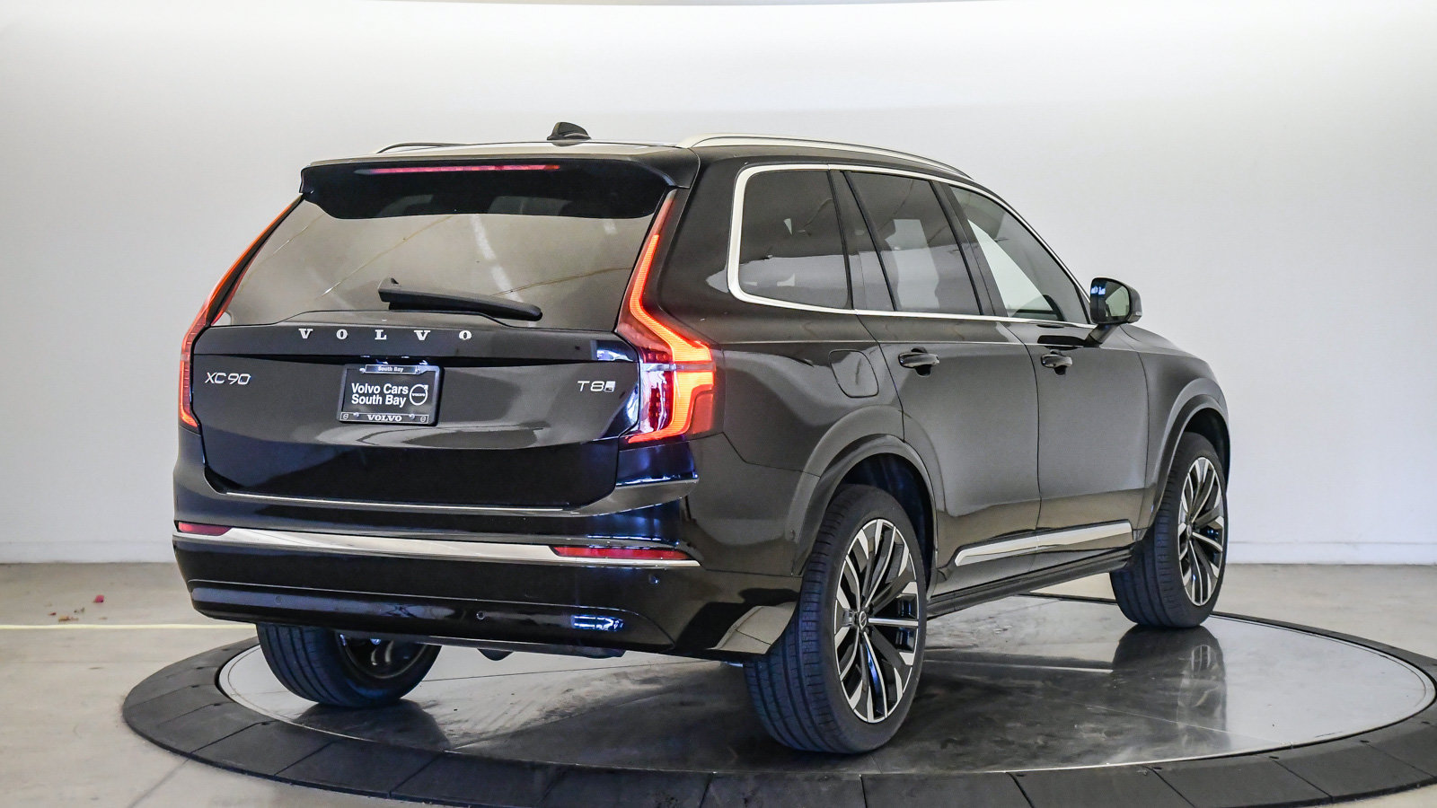 New 2026 Volvo XC90 T8 Plus w/ Protection Package Premier AWD/4WD image 5