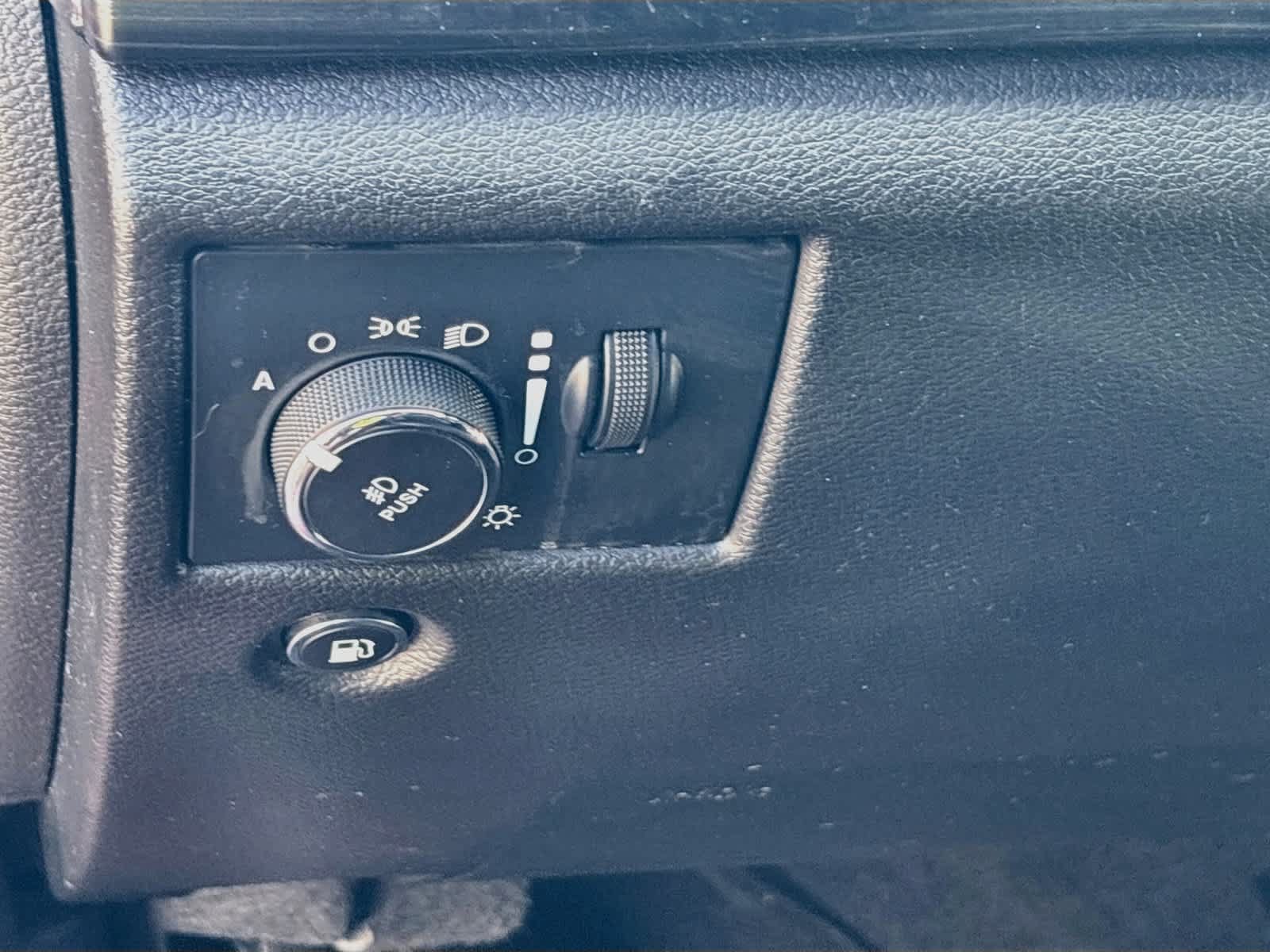 Used 2022 Jeep Grand Cherokee Laredo X RWD image 10