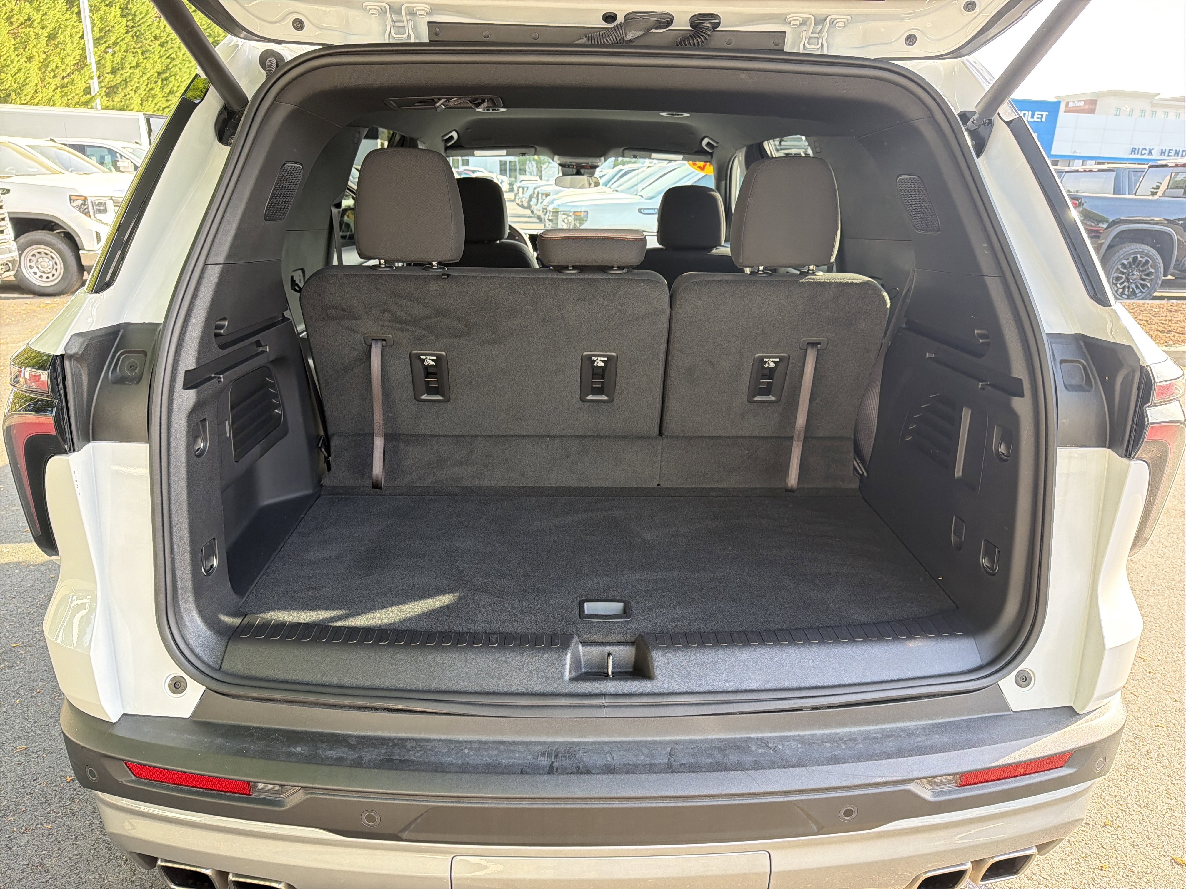 Used 2025 Chevrolet Traverse LT w/ Driver Confidence Package image 31