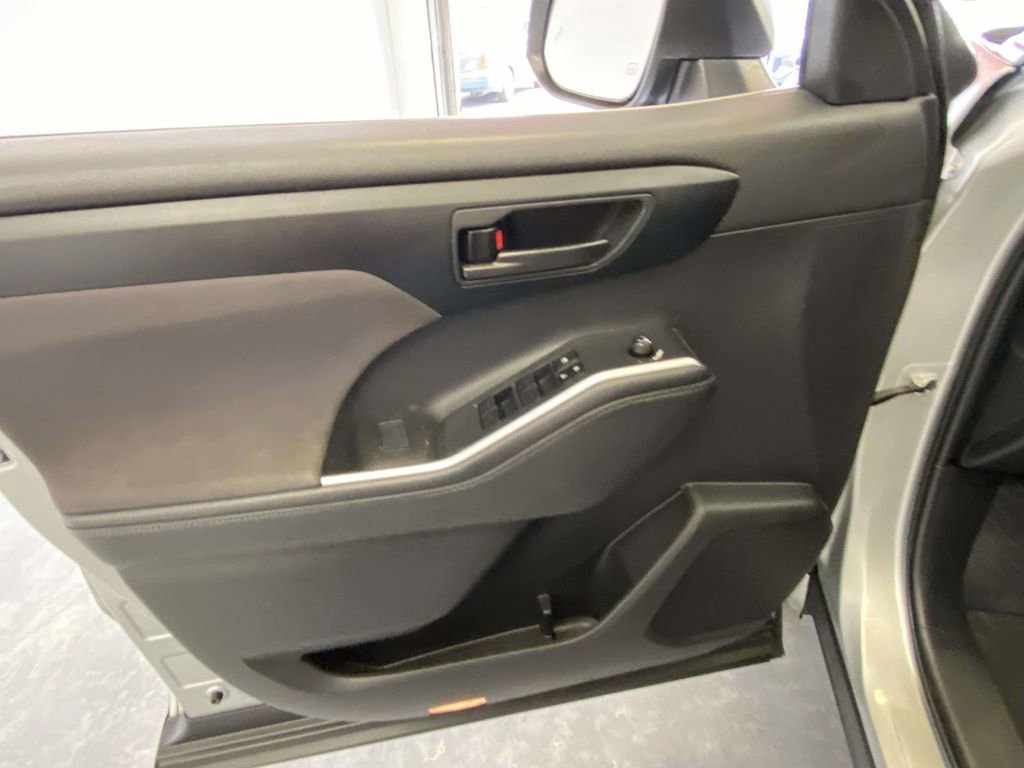 Certified 2024 Toyota Highlander LE image 18