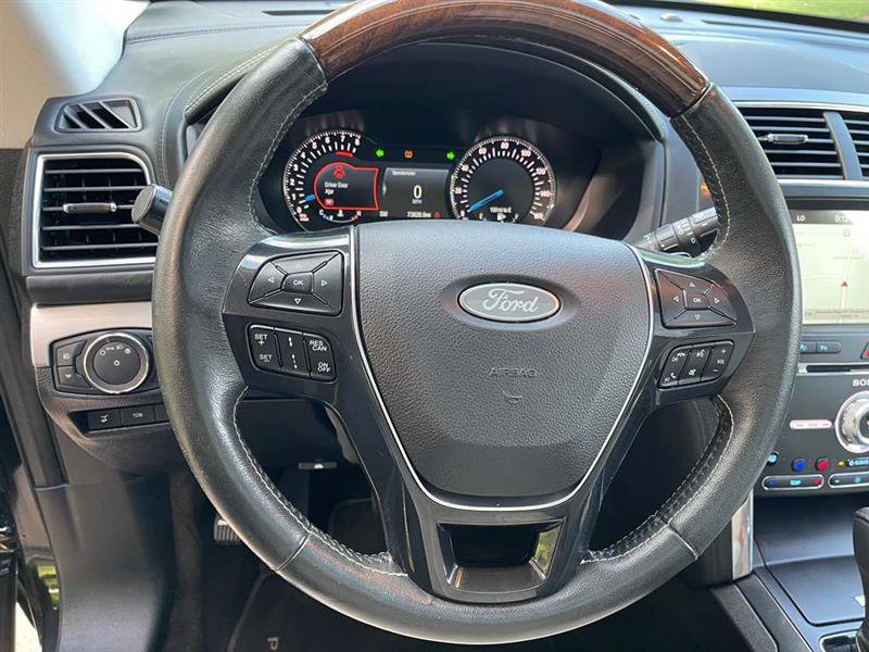 Used 2017 Ford Explorer Platinum AWD/4WD image 18
