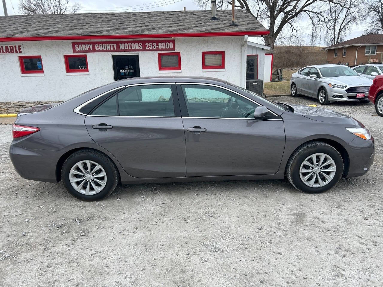 Used 2016 Toyota Camry LE image 2