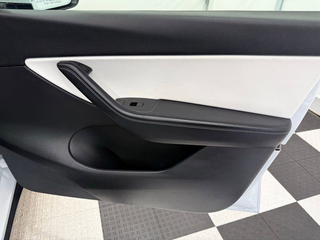 Used 2021 Tesla Model Y Long Range AWD/4WD image 22