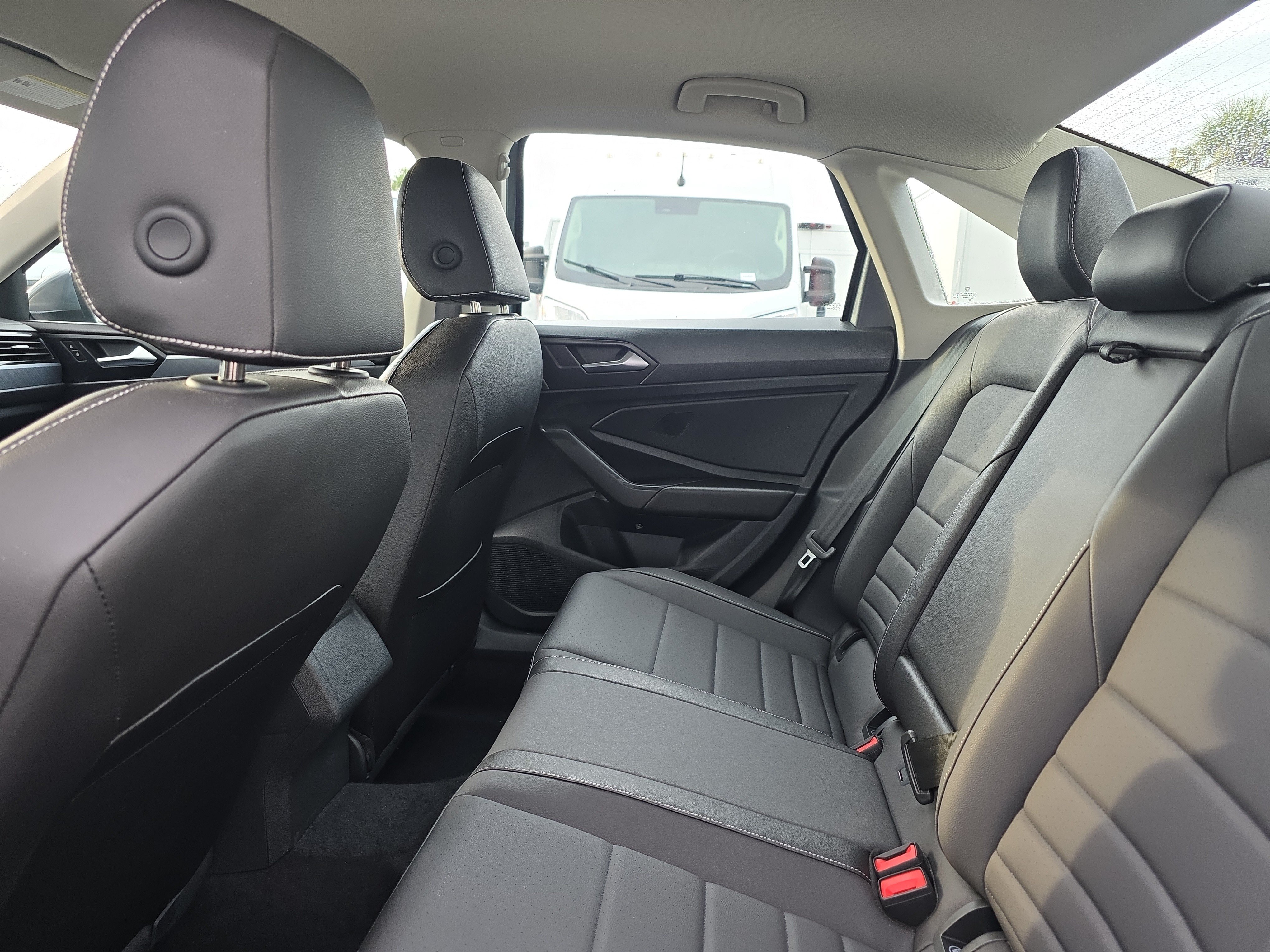 Used 2024 Volkswagen Jetta SE FWD image 16