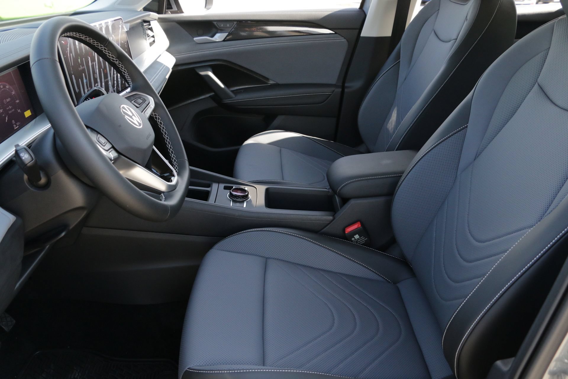 Certified 2026 Volkswagen Tiguan SE FWD image 10