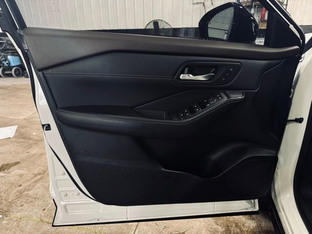 Used 2023 Nissan Rogue SL w/ SL Premium Package image 15