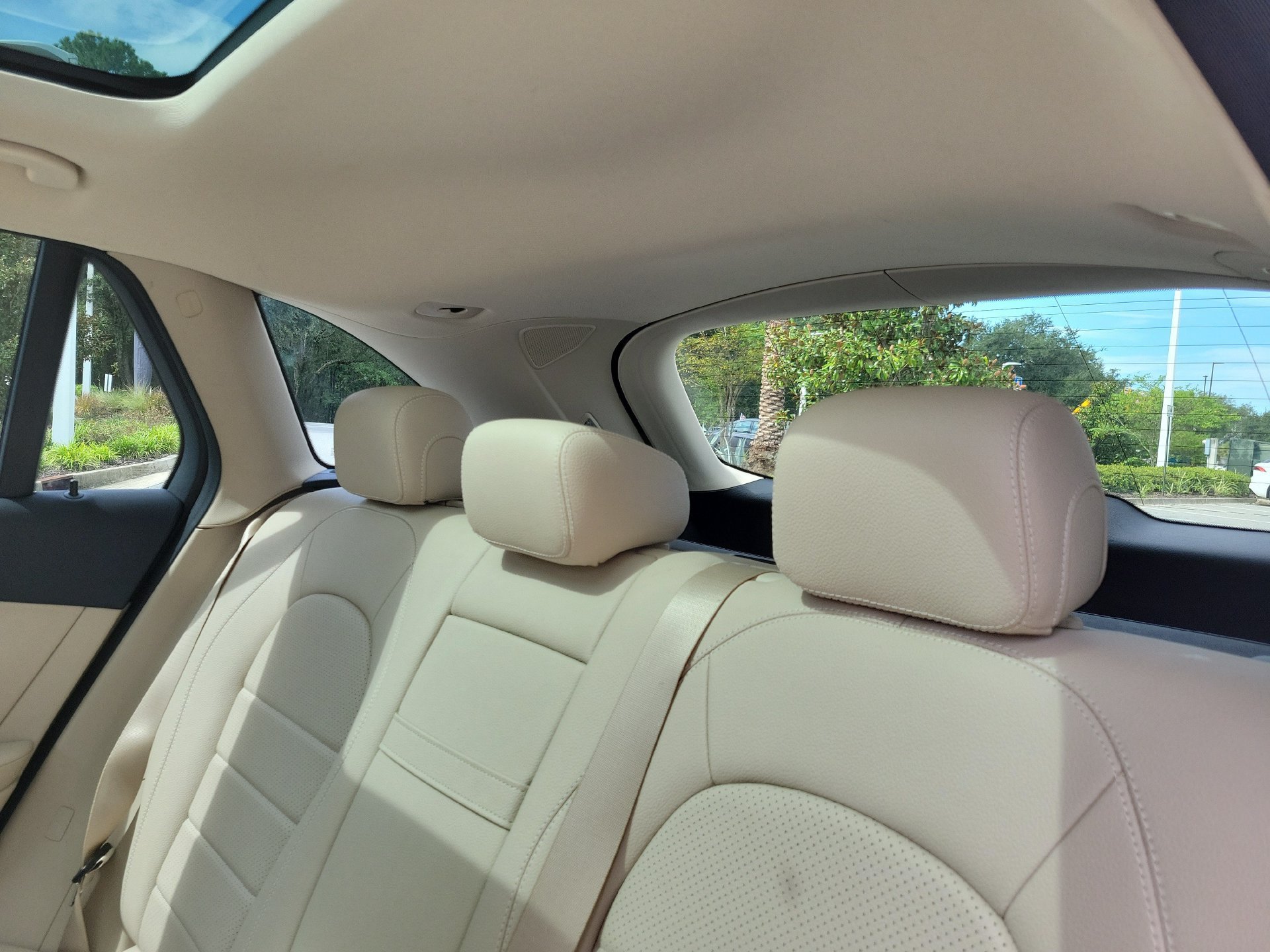 Used 2021 Mercedes-Benz GLC 300 w/ Premium Package image 18