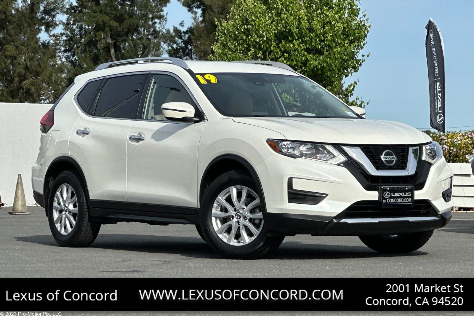 Used 2019 Nissan Rogue SV image 1