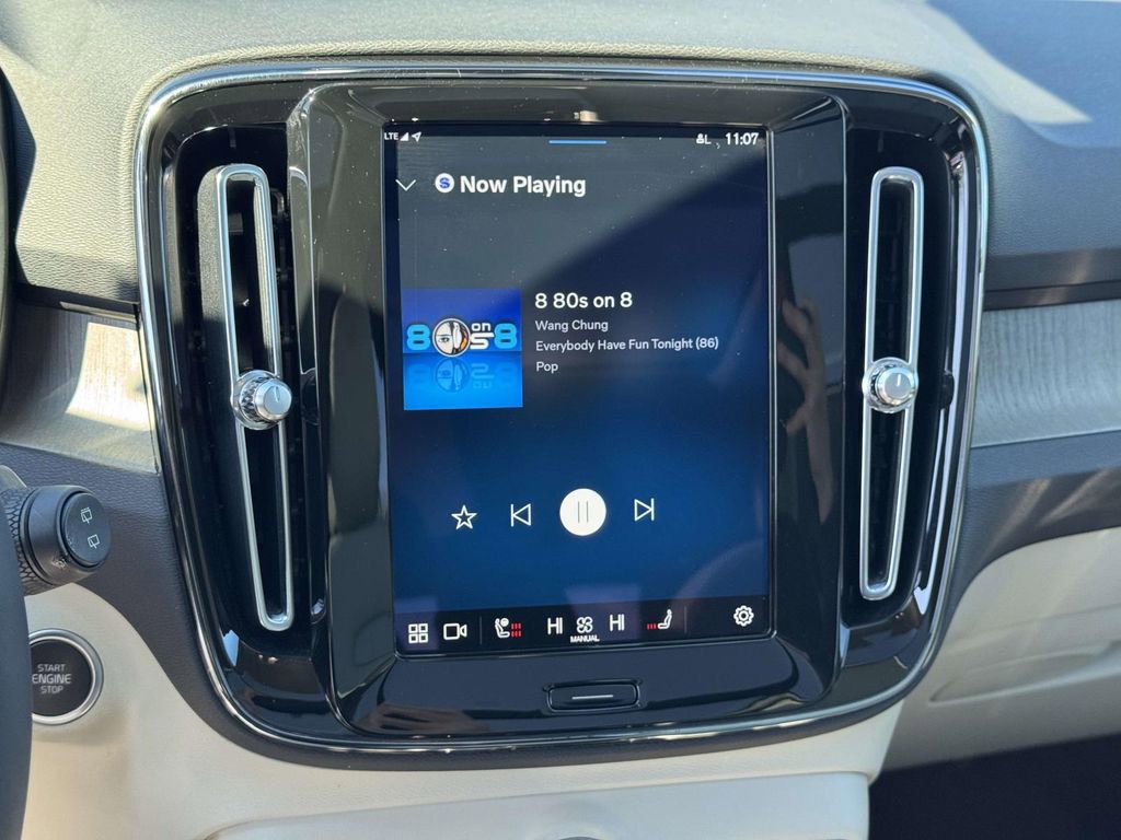 Used 2023 Volvo XC40 B5 Ultimate w/ Climate Package image 25