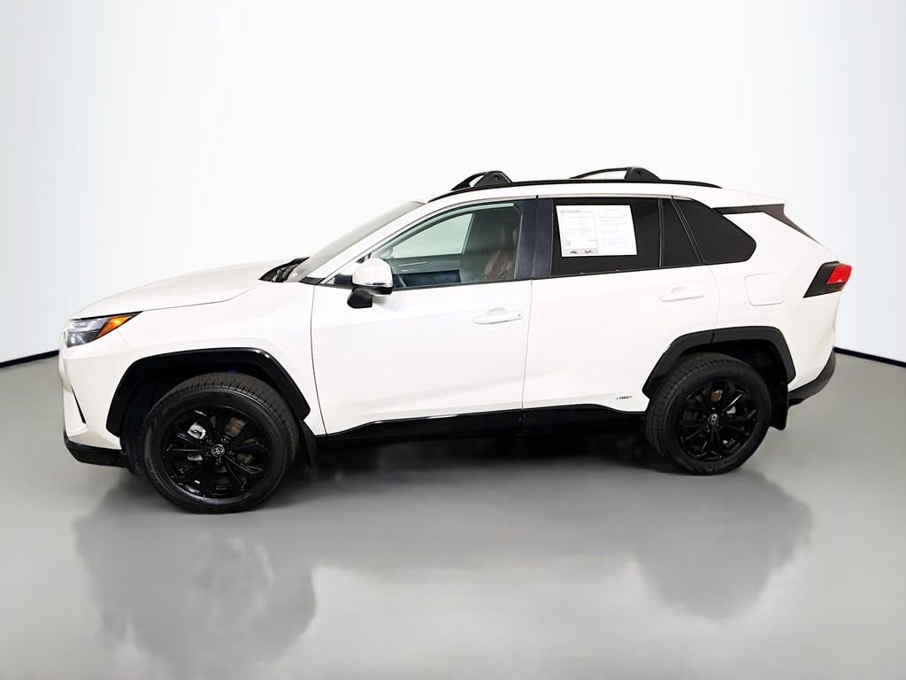 Used 2022 Toyota RAV4 SE image 4