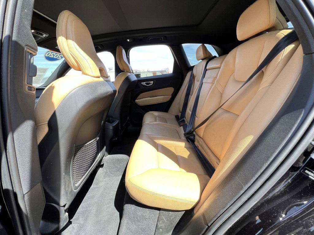 Used 2020 Volvo XC60 T5 Momentum w/ Protection Package Premier image 33