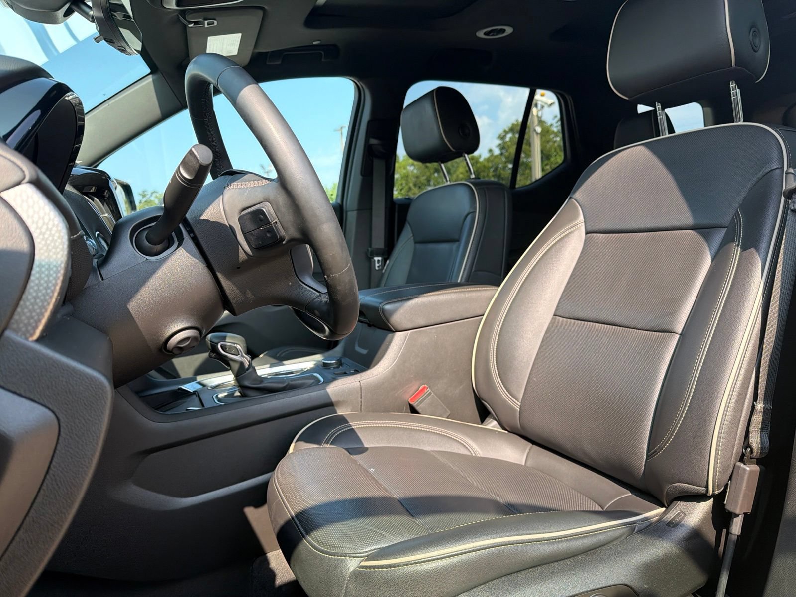 Used 2023 Chevrolet Traverse Premier w/ Redline Edition FWD image 8