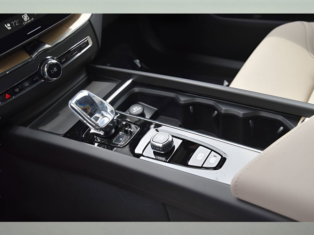 Certified 2026 Volvo XC60 B5 Core w/ Protection Package Premier image 36