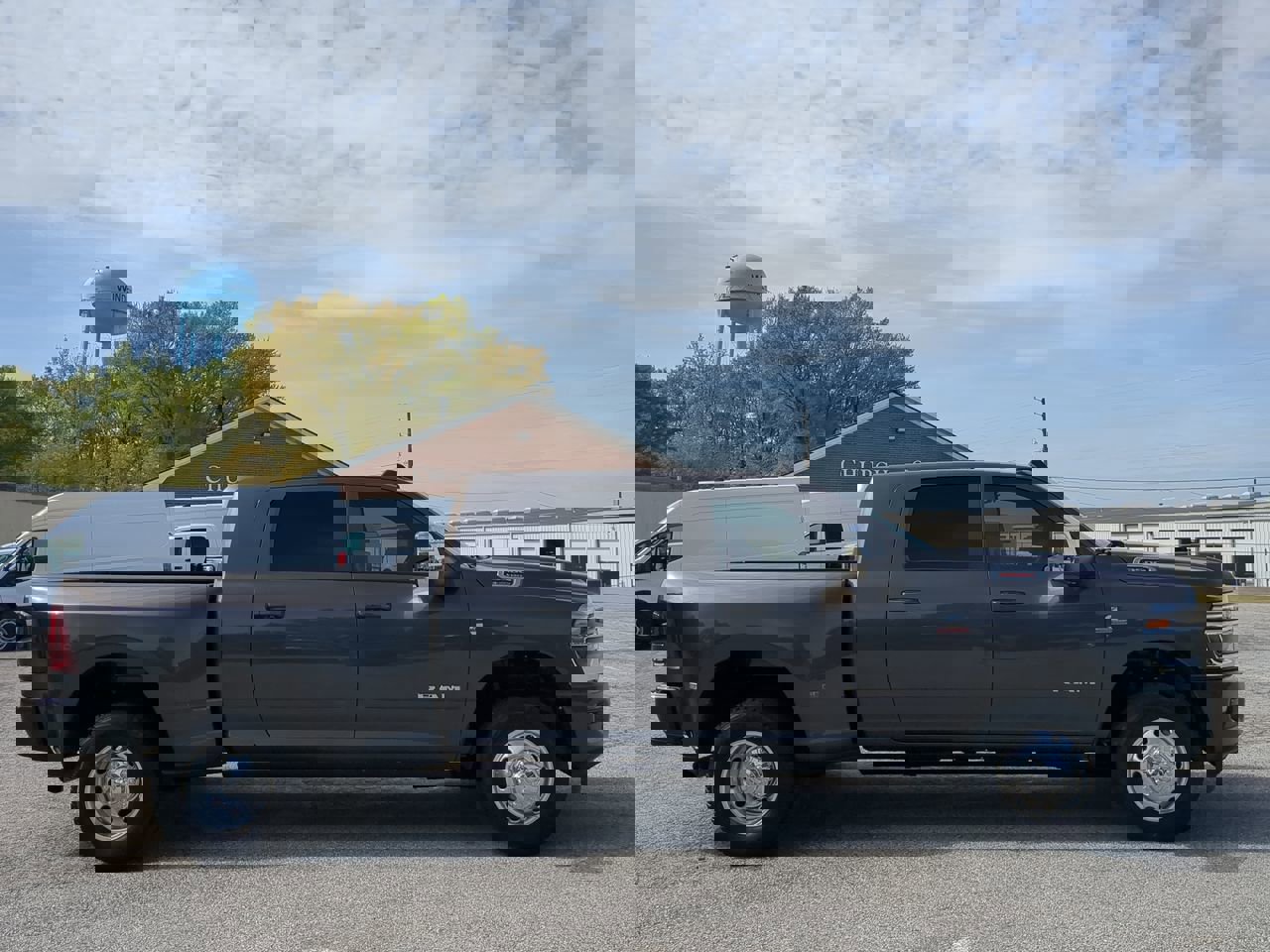 Used 2025 RAM 3500 Laramie image 2