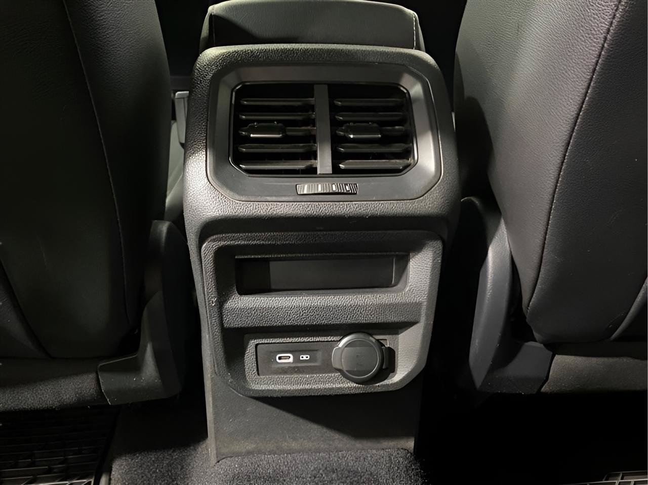 Used 2022 Volkswagen Tiguan SE R-Line AWD/4WD image 10