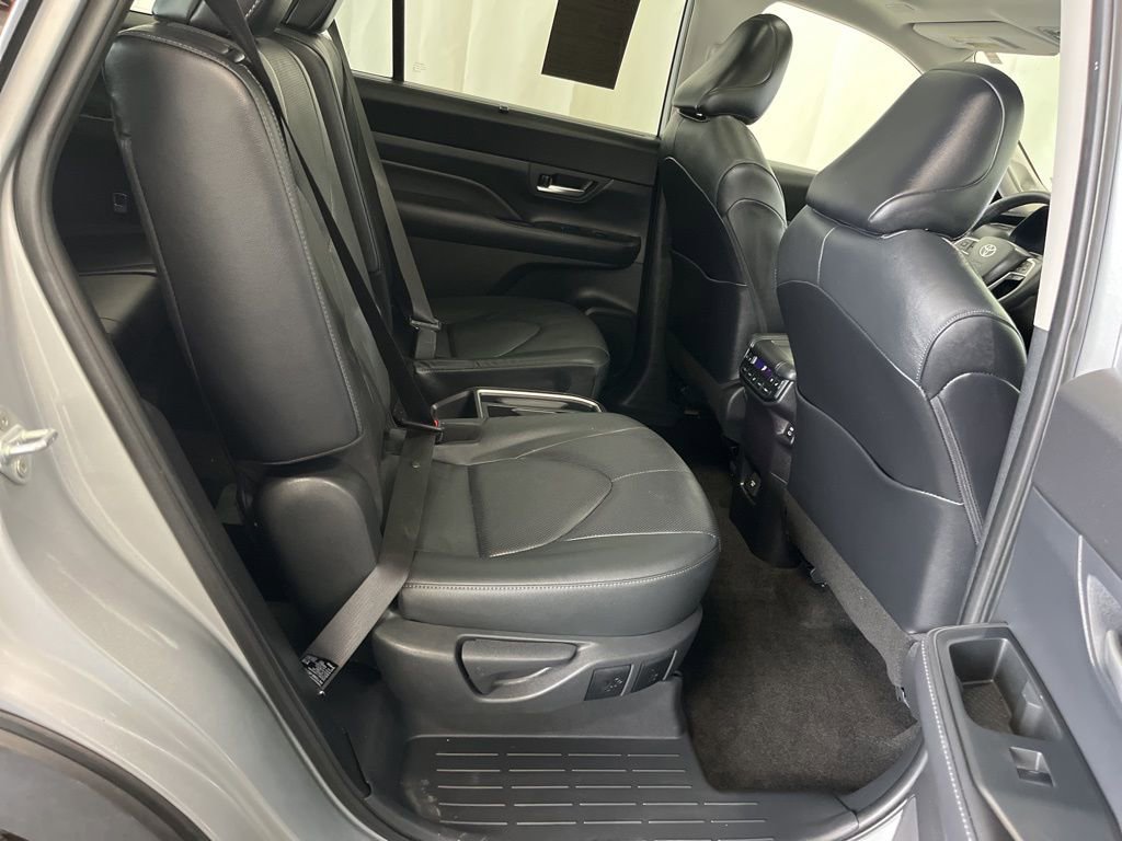 Used 2024 Toyota Grand Highlander Platinum image 25