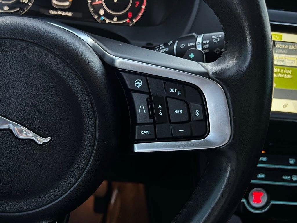 Used 2020 Jaguar F-PACE Prestige image 37