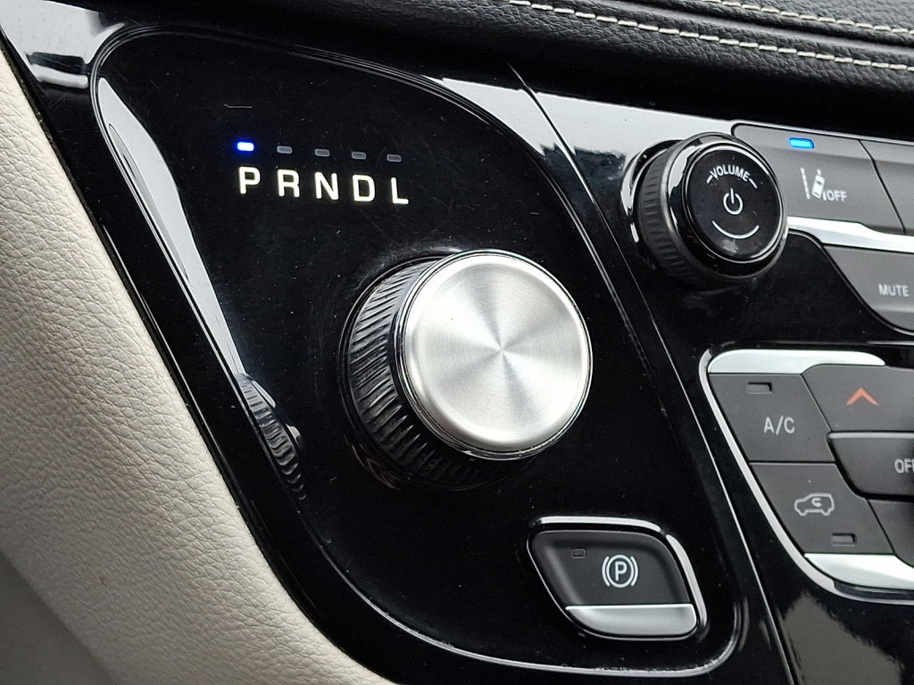 Used 2023 Chrysler Pacifica Touring-L image 27