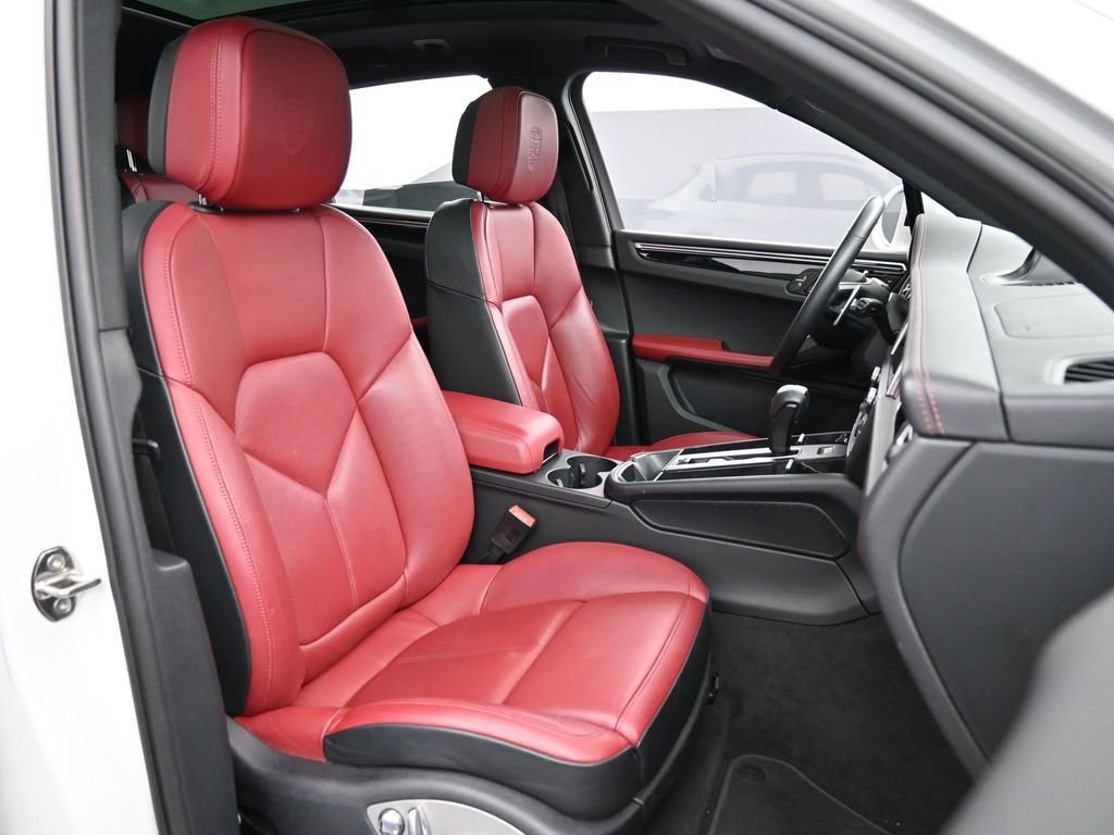 Certified 2022 Porsche Macan image 31