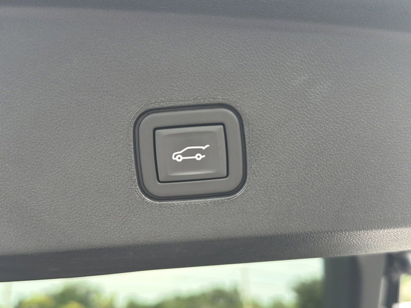 Used 2024 Cadillac Lyriq Luxury RWD image 12